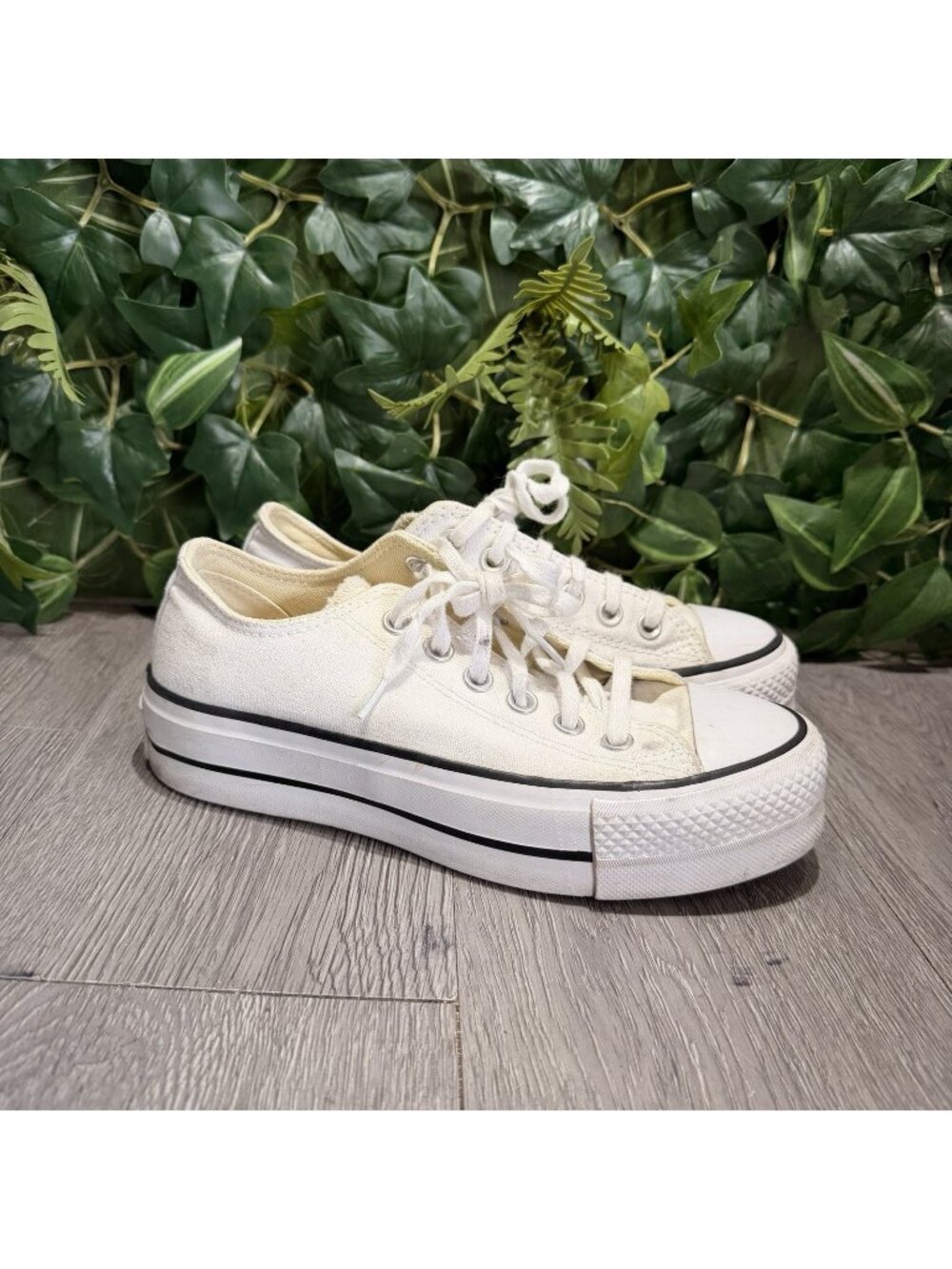 Converse Chuck Taylor All Star Lift Womens Size 6 White Athletic Shoes Sneakers
